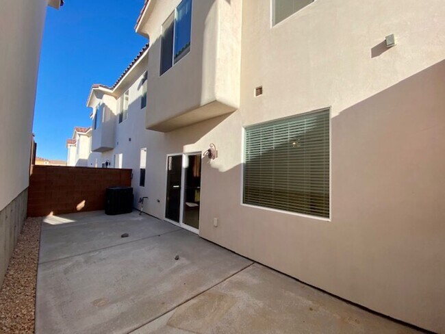 Building Photo - 2473 350 N