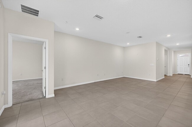 Building Photo - 4 Bedroom in Gated Community!
