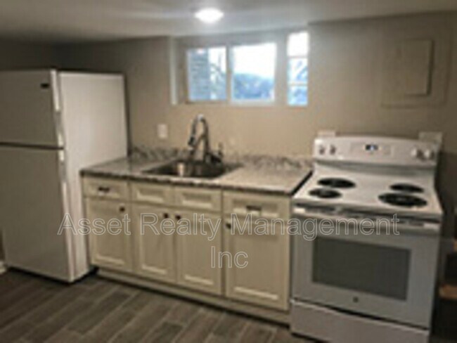 Building Photo - 602 Caswell Ave