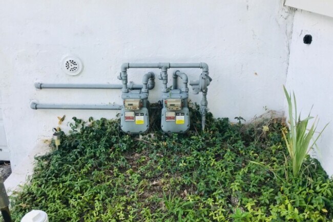 each unite has it own gas meter - 41 Reilly Ct