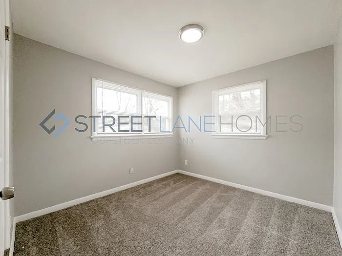 Building Photo - 1052 Renshaw Dr