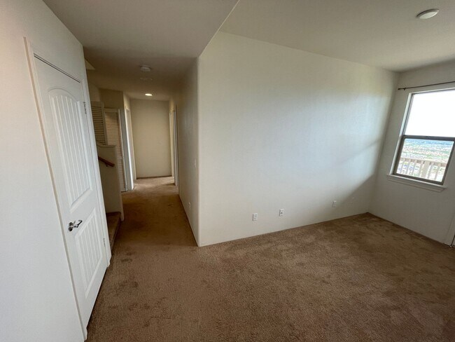 Building Photo - Kahiwelo at Makakilo 3 bedroom home for rent