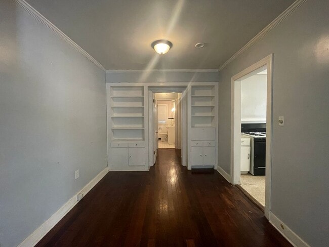 Building Photo - 1 bedroom duplex with washer and dryer