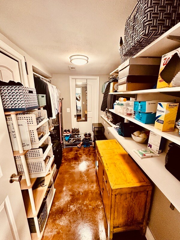 Building Photo - 708 Dallas Rd