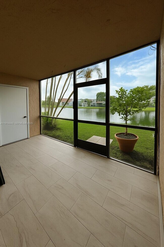 Building Photo - 1080 N Franklin Ave