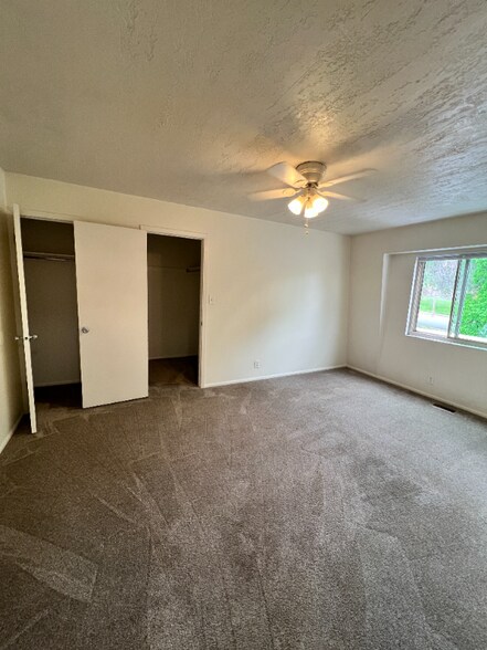 Building Photo - 4570 S 200 E