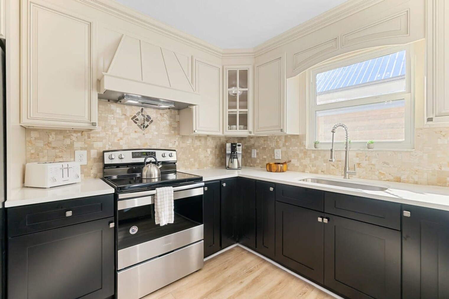 Building Photo - 305 3rd St