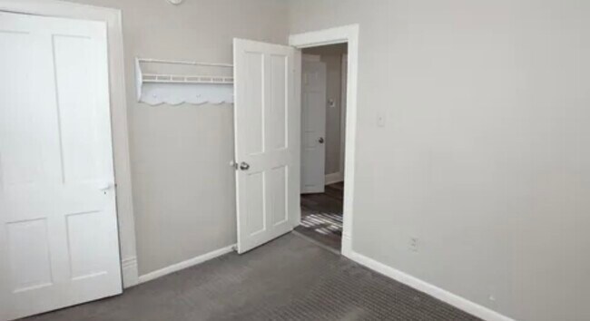 Building Photo - 208 Lincoln St