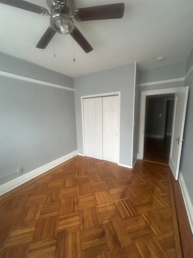 Building Photo - 173 W 48th St