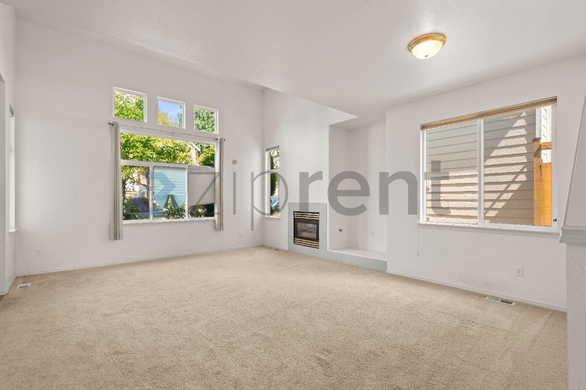 Building Photo - Unit