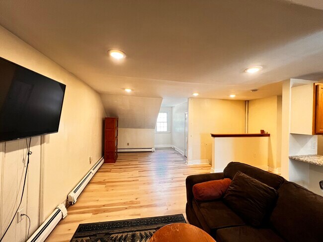 Building Photo - 41 Main St