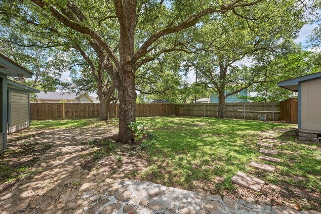 Building Photo - 1030 Walton Dr
