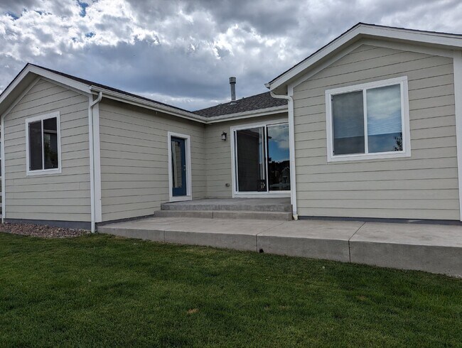 Building Photo - COMING SOON FIRST WEEK OF JUNE! Super SW Longmont location!