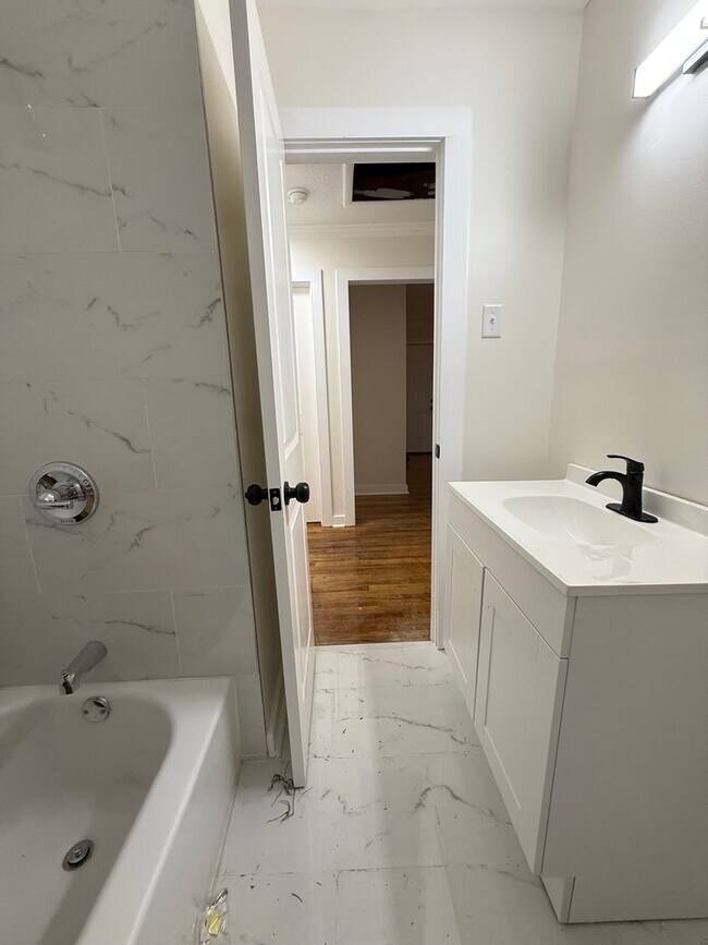 Building Photo - Now Leasing — 3 Bedroom Home in a Peaceful Area