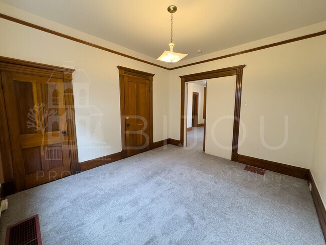 Building Photo - 732 E Kiowa St