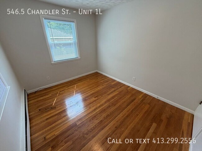 Building Photo - 546.5 Chandler St