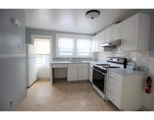 Building Photo - 10 Faxon Rd