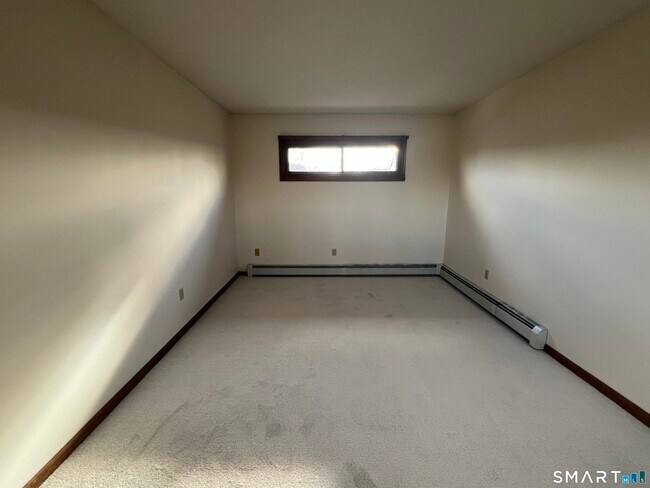 Building Photo - 649 Middle Tpke E