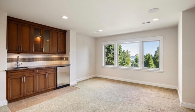 Building Photo - Beautiful Home in Semiahmoo!
