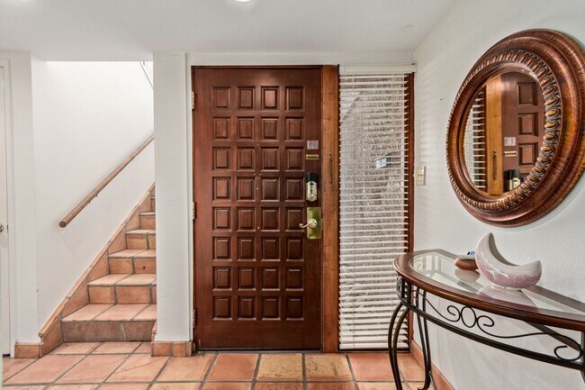 Building Photo - RESORT Style FULLY-FURNISHED Condo in Paradise Valley - 4 bedroom / 2.5 bath