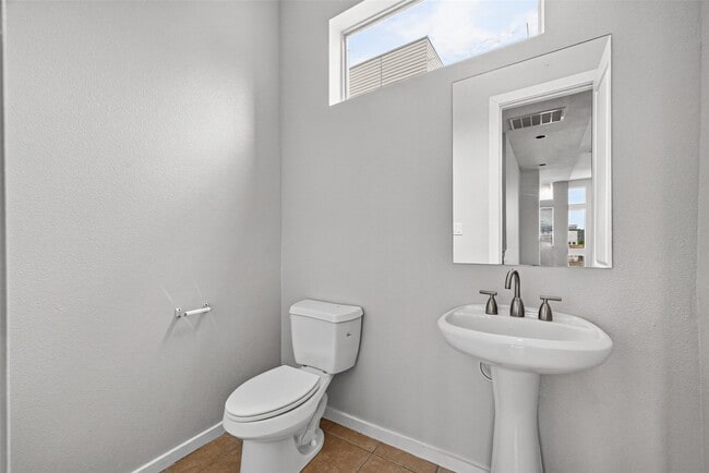 Building Photo - 2352 Sperber Ln