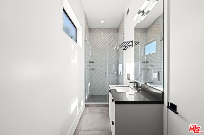 Building Photo - 1613 S Wooster St