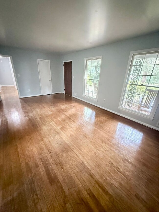 Building Photo - 245 Milledge Heights