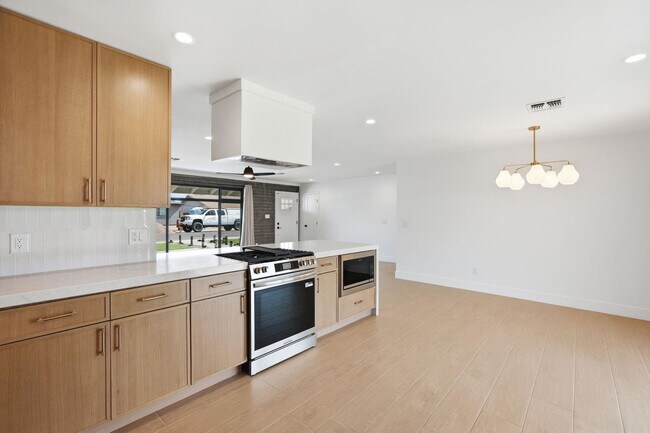 Building Photo - 7421 E Princeton Ave