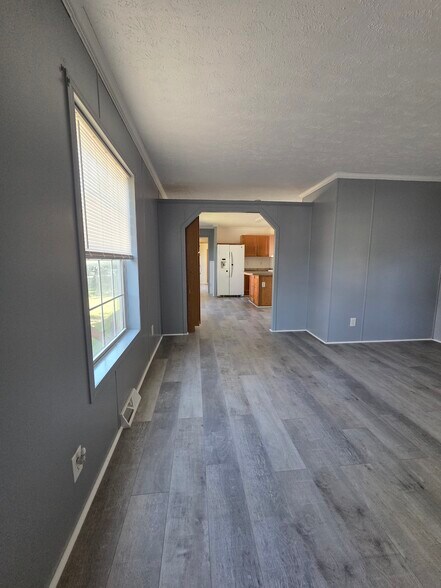 Building Photo - 1511 Mydland Rd