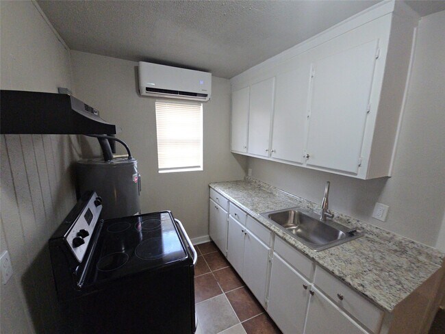 Building Photo - 3335 Tuam St