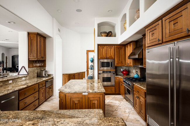 Building Photo - 6649 E Berneil Dr