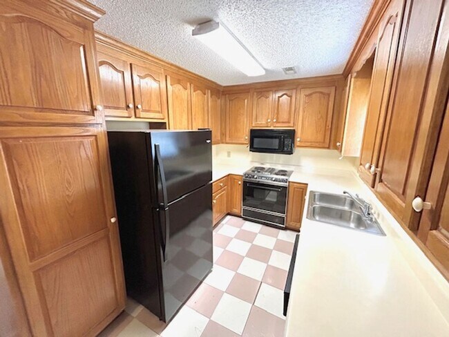 Building Photo - Spacious 2 Bed / 2.5 Bath Home in Madison -- MOVE IN SPECIAL