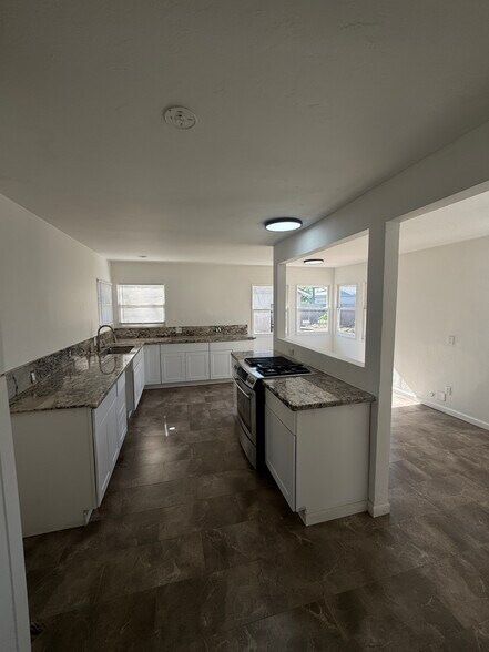 Building Photo - 135 A St