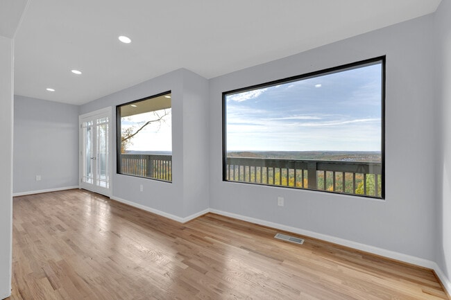 Building Photo - 294 Shades Crest Rd