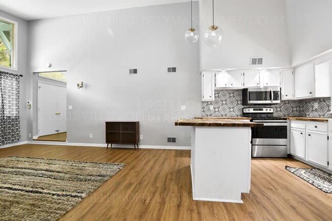 Building Photo - 6220 Applegate Ln