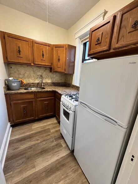 Building Photo - 19 Washington St S