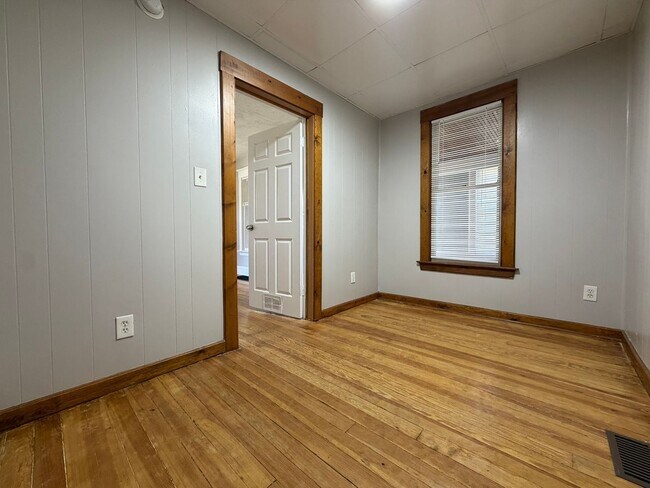 Building Photo - 1732 7th St