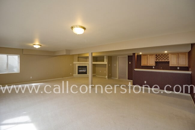 Building Photo - 3305 Hollycrest Dr