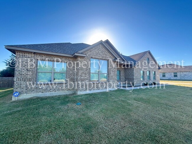 Primary Photo - 1904 Uhl Rd