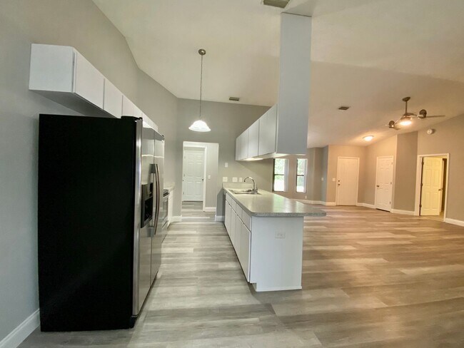 Building Photo - Three bedroom two bathroom Inverness Highlands Home