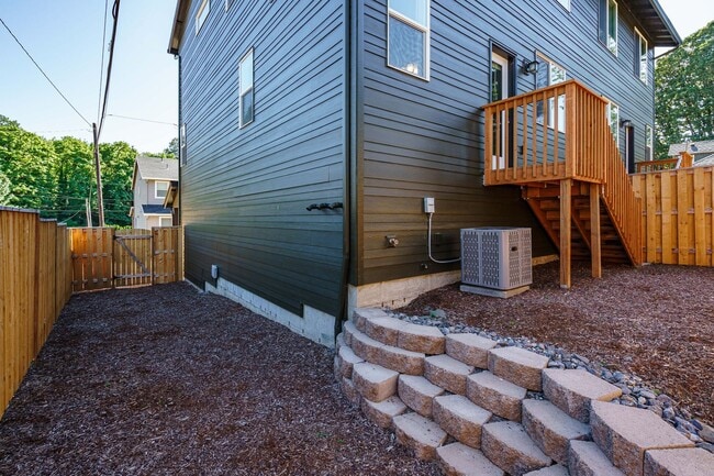 Building Photo - Move In Ready 3 Bedroom 2.5 Bathroom - Convenient Camas Location