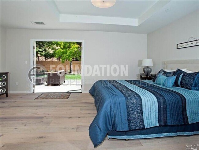 Building Photo - Remodeled 4BD/2BA in Prime Tiburon Locatio...