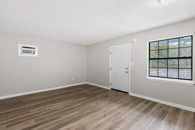 Building Photo - 102 Cone St