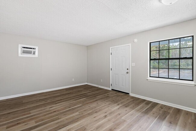 Building Photo - 104 Cone St