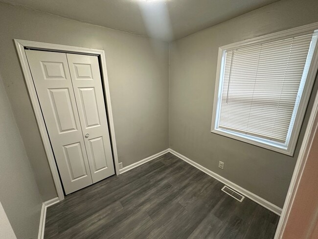 Building Photo - 642 Congress Ave