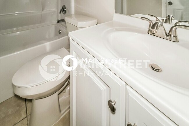 Building Photo - 4 Bedroom Pet-Friendly Home in Orlando, FL...