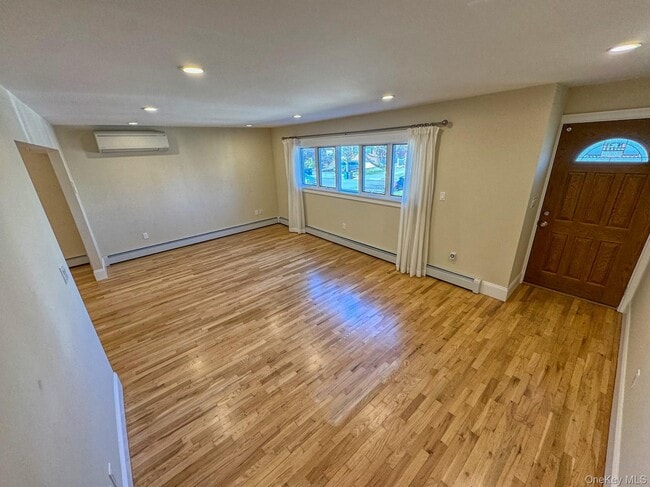 Building Photo - 203-30 28th Ave