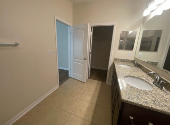 Building Photo - 5003 Brickwood Rise Dr