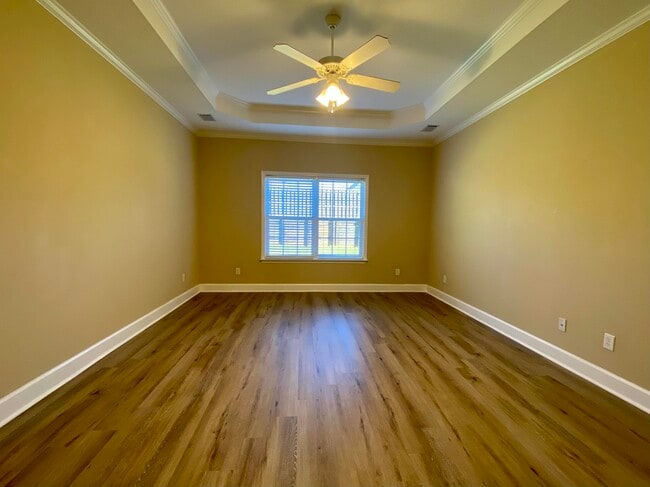 Building Photo - 4858 Somerset Dr