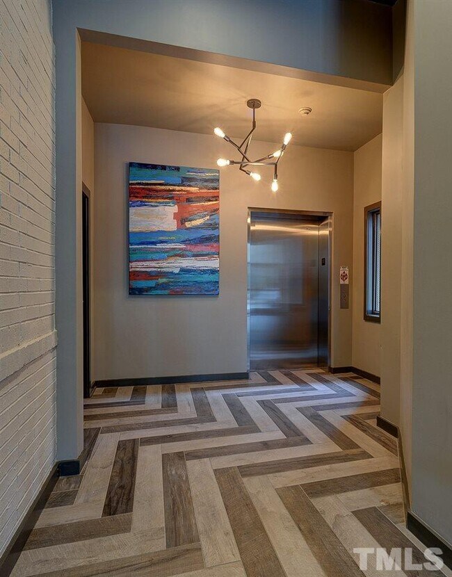 Building Photo - 1000 Brookside Dr